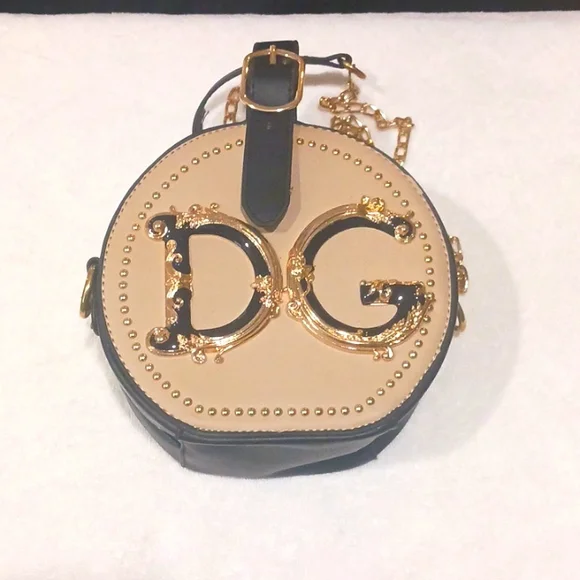 Trendy Fashion Purse. - Picture 2 of 8